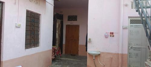 a hallway with a door and a toilet in a building at Shanti palce hostel in Pushkar