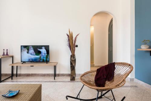 Televisyen dan/atau pusat hiburan di Anoor Studios & Apartments in Gemmayze