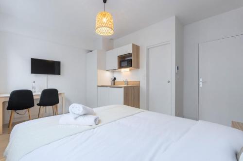 Posteľ alebo postele v izbe v ubytovaní Lille Saint-Michel Fully-equipped studio