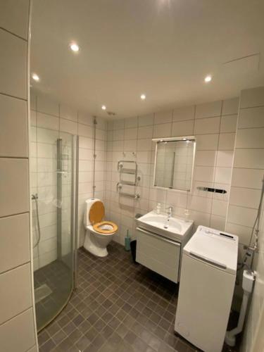 Ванная комната в Comfortable Home In City Centre