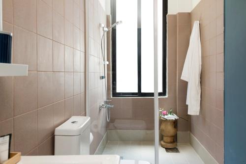 Bilik mandi di Anoor Studios & Apartments in Gemmayze