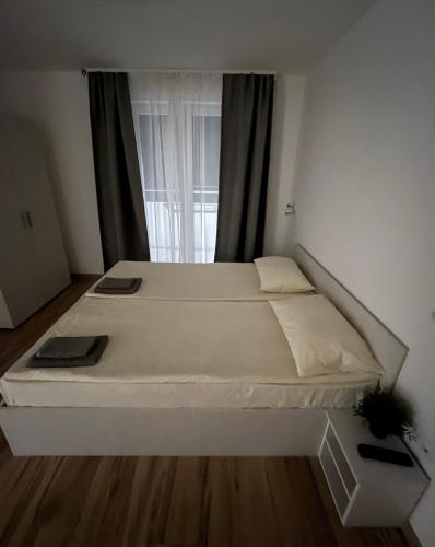 a large bed in a room with a window at Smeštaj Milutinn in Soko Banja