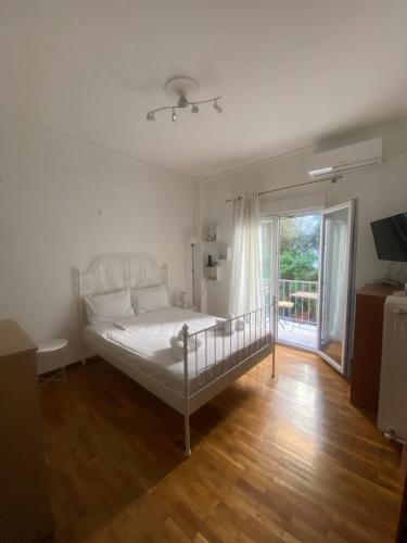 Modern, ideally located studio apartment