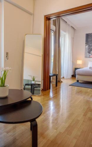 Luxury Apartment in Kolonaki Athens - Sleeps 4