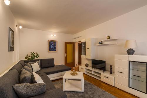 a living room with a couch and a tv at Apartment Nada 1202 in Banjole