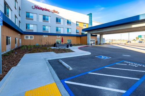 an empty parking lot in front of a hotel at Hampton Inn Selma, Ca in Selma