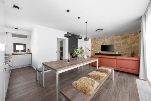 a kitchen and living room with a table and a couch at Roubenka "Tam kde lišky dávají dobrou noc" in Cerny Dul