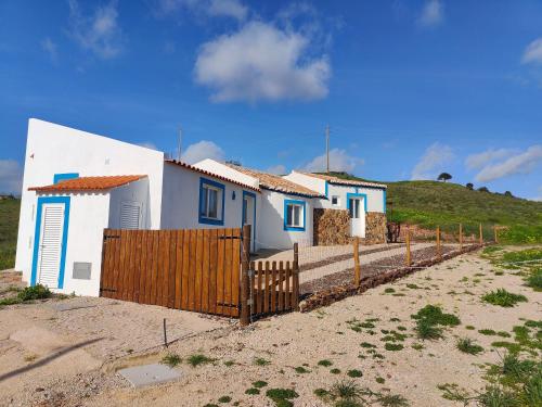 a row of white houses with a wooden fence at Quinta da Eira Silves in Silves