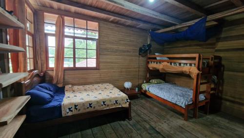 a bedroom with two bunk beds in a cabin at Playa Tortuga in Puerto Misahuallí
