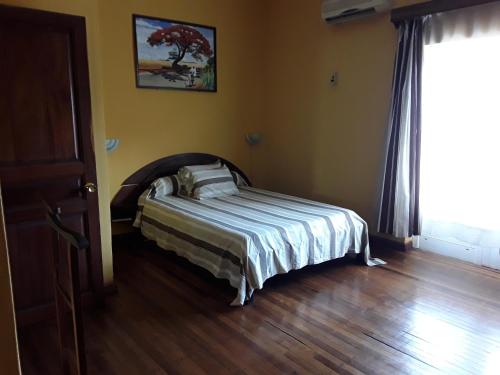 Postel nebo postele na pokoji v ubytování Hotel le colbert