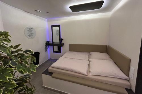 Tempat tidur dalam kamar di me and SPA