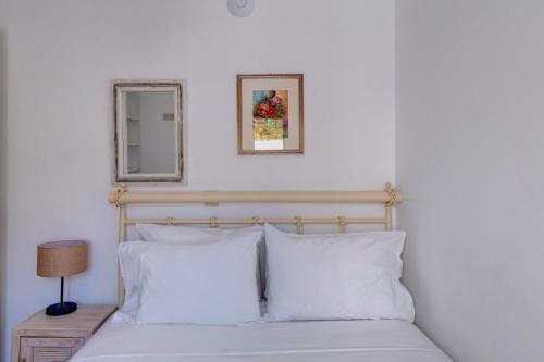 Ένα ή περισσότερα κρεβάτια σε δωμάτιο στο Villa Marelia - Seafront villa with infinity pool