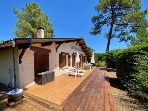 Photo de la galerie de l'établissement Nettes Ferienhaus in guter Strandlage, à Lège-Cap-Ferret