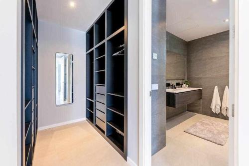 a bathroom with a walk in closet with a sink at 797 HOLIDAY RENTALS - Lujosa y moderna villa en Puerto marina in Benalmadena Costa