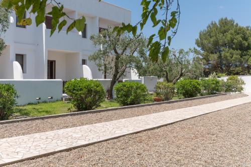 a walkway in front of a white building at Relais Porta del Sud in Ostuni