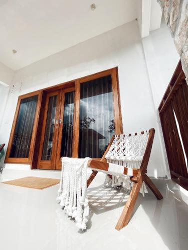 a wooden bench in a room with a window at Sumbul View Surfcamp in Airsatang