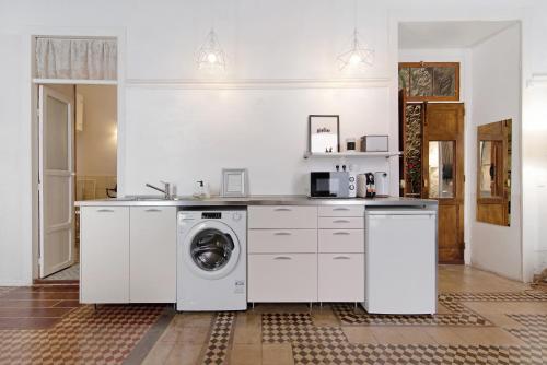 a white kitchen with a washing machine in it at Apto López - Casa San Marcial in Las Palmas de Gran Canaria