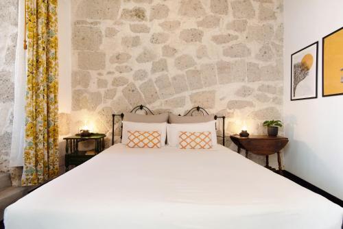 a bedroom with a large white bed with two pillows at Apto Tatiana - Casa San Marcial in Las Palmas de Gran Canaria
