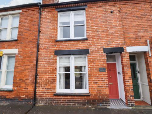 a red brick building with a red door at 17 Union Road House in Lincoln