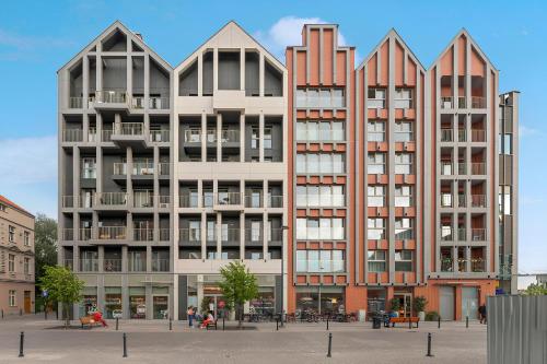 una representación arquitectónica de un edificio de una ciudad en Flatbook - City Center SPA Apartments Grano Residence with Riverview & Parking en Gdansk