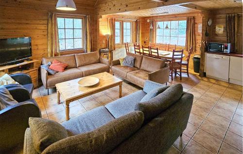 Χώρος καθιστικού στο Nice Home In Neede With Sauna