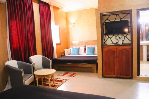 a hotel room with a bed and a television at Riad ait Ben Haddou in Aït Ben Haddou