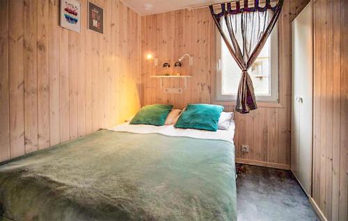 a bedroom with a bed with two green pillows at Lovely Home In Rewal With Wi-fi in Rewal