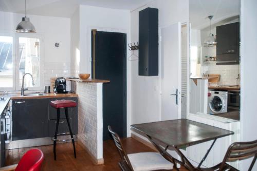 Apartment near the Louvre