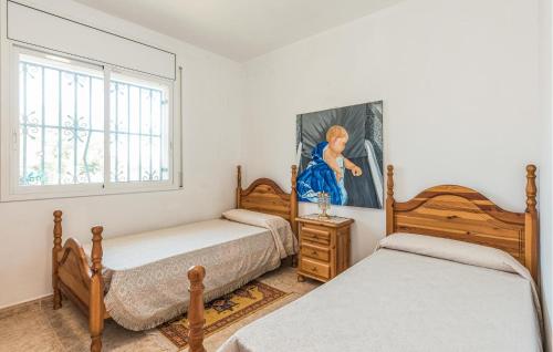เตียงในห้องที่ Cozy Home In Roda De Ber With Wi-fi