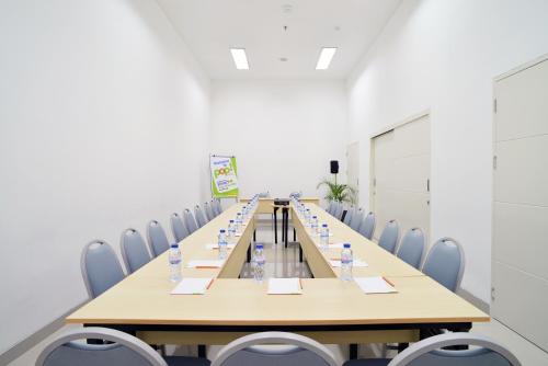 a long conference room with a long table and chairs at POP! Hotel Kemang Jakarta in Jakarta