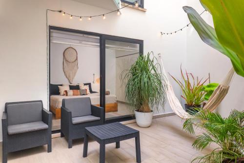Ruang duduk di Opal Suites Apartments