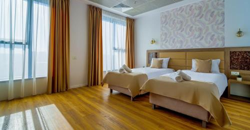 Postel nebo postele na pokoji v ubytování Sir Fundeni Hotel