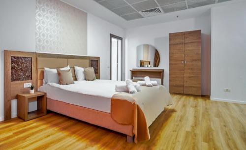 Postel nebo postele na pokoji v ubytování Sir Fundeni Hotel