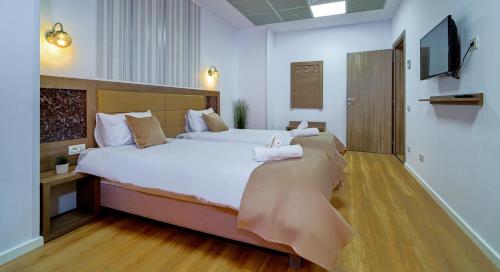 Postel nebo postele na pokoji v ubytování Sir Fundeni Hotel