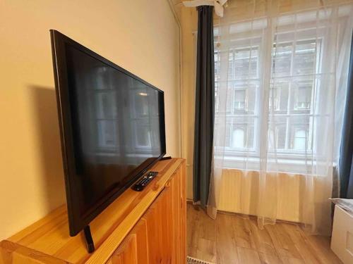 Stray Birds Fashion Apartment with 2PPL/WIFI/AC 1073 Budapest, 42 - 44 Kertész utca kép - 3