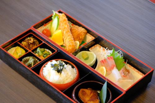 a bento box filled with different types of food at ワタリグラスハウス in Gamō