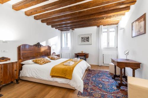 a bedroom with a large bed and a wooden ceiling at San Samuele Venezia Centro+ Wellness Pool Jacuzzi in Venice