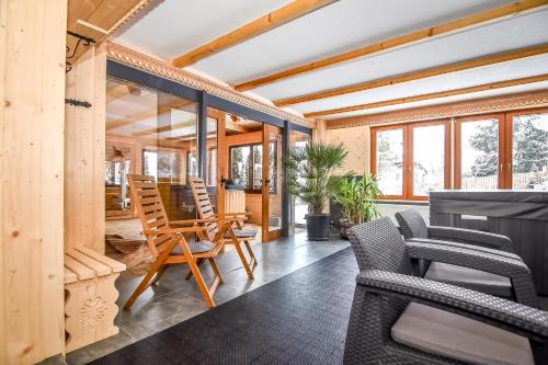 a living room with chairs and a table at Willa Pod Orłem Jacuzzi Sauna in Kościelisko