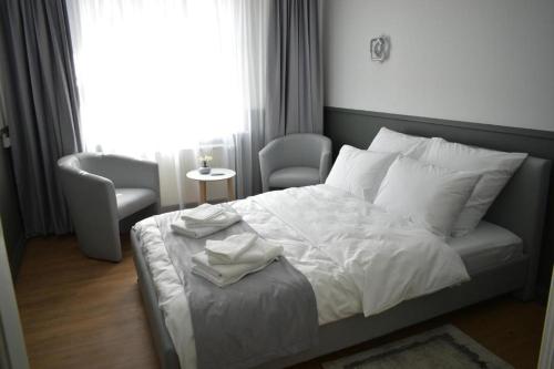 Cama ou camas em um quarto em Videbæk Hotel