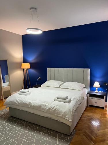Ένα ή περισσότερα κρεβάτια σε δωμάτιο στο Central Cane Apartment 2