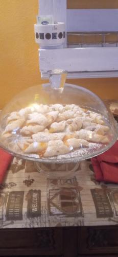 a pan of chicken sitting on top of a table at A casa di Anna in Vaglio Serra