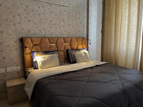 Postel nebo postele na pokoji v ubytování Beautiful 1 BHK in Dehradun