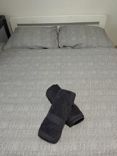 a pair of black towels laying on a bed at Chalupa na Lípové v Hlohovci in Hlohovec