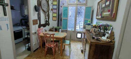 Kuchyňa alebo kuchynka v ubytovaní Apartament Volcà Aiguanegra