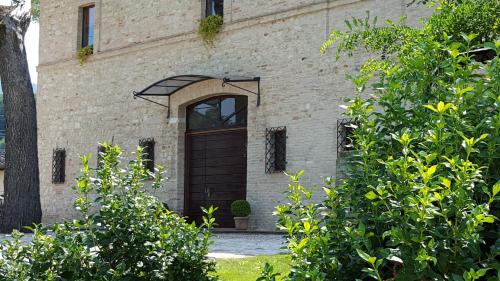 a brick building with a door and a window at Residenza San Bartolomeo in Foligno