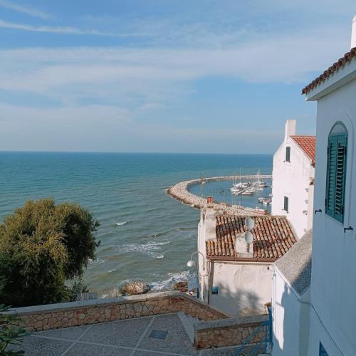 una vista dell'oceano da un edificio di Casa Sole e Sale a Rodi Garganico