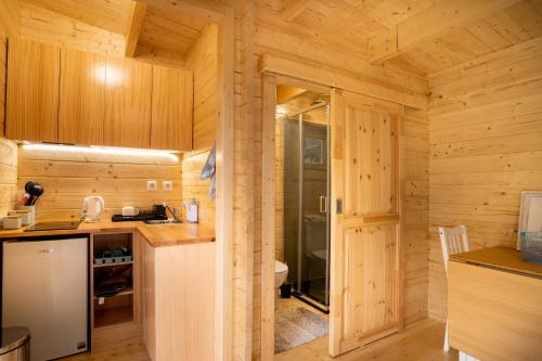 Køkken eller tekøkken på Madeira Surf Lodge