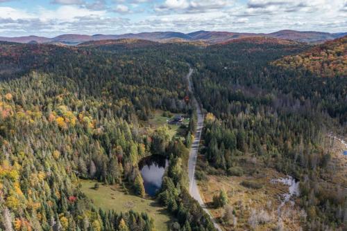 an aerial view of a tunnel in a forest at Le Repere Etoile au coeur de la nature in Sainte-Lucie-de-Doncaster