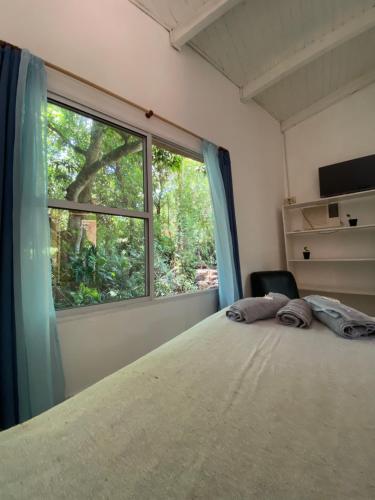 Tempat tidur dalam kamar di Posada El Ceibo