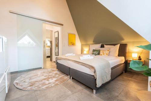 Postel nebo postele na pokoji v ubytování Residenz - Pedelec - Penthouse - Sauna - Parkplatz